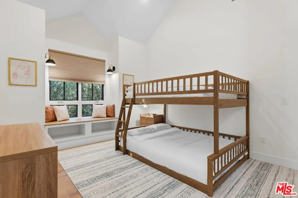 4034 Coolidge Avenue Culver City, CA 90066