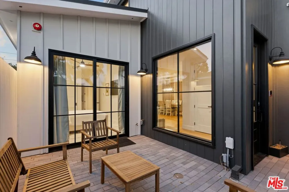 4034 Coolidge Avenue Culver City, CA 90066