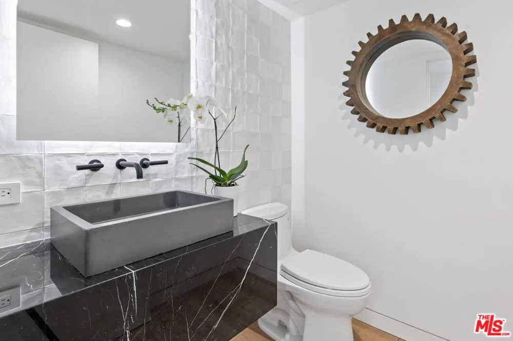 1620 Electric Avenue Venice, CA 90291
