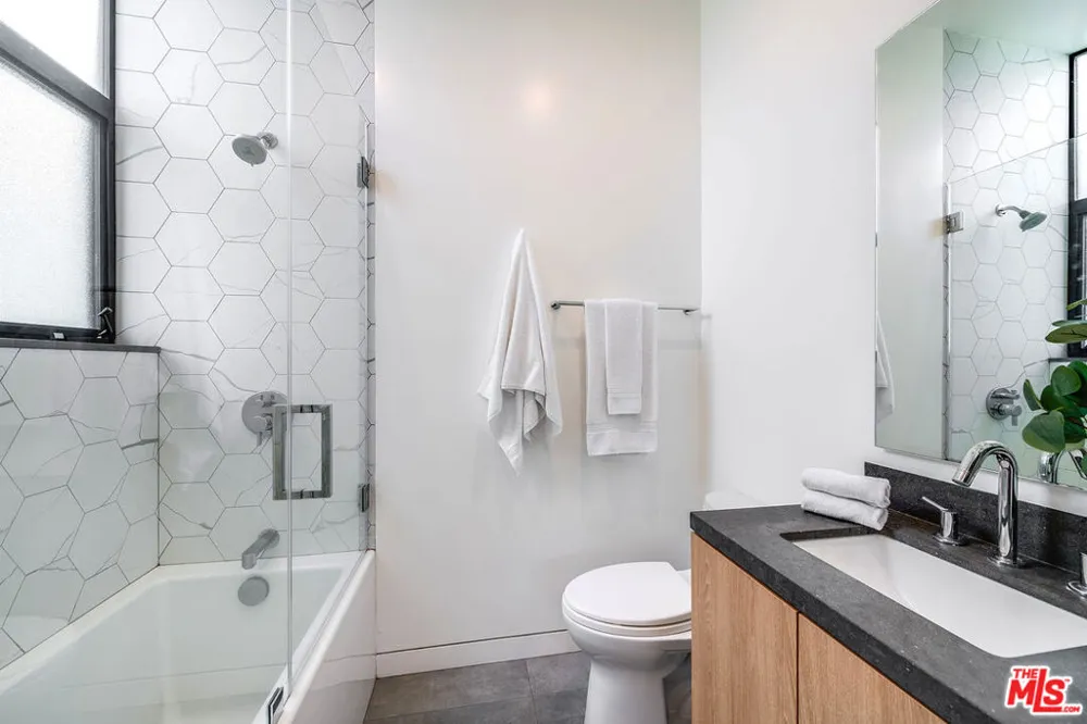 1620 Electric Avenue Venice, CA 90291