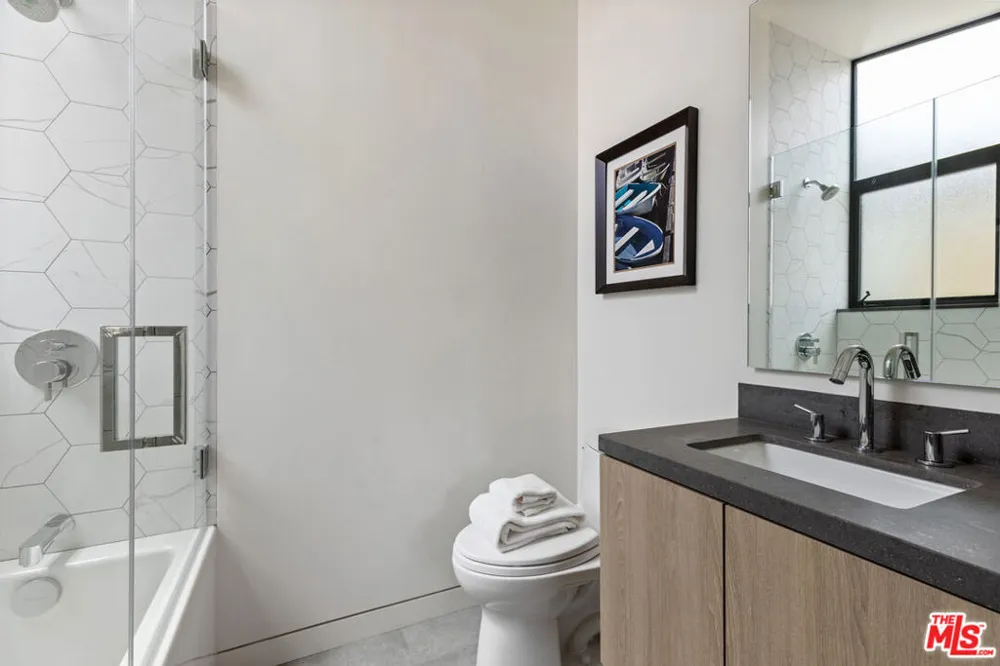 1620 Electric Avenue Venice, CA 90291
