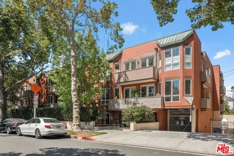 121 Almont Drive #201