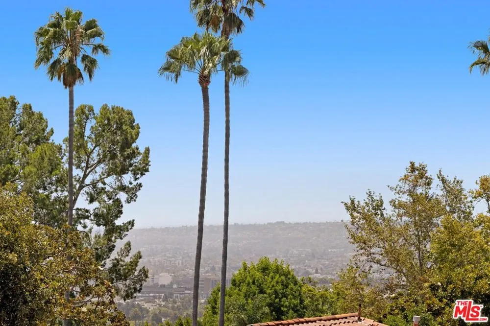 1121 La Collina Drive Beverly Hills, CA 90210