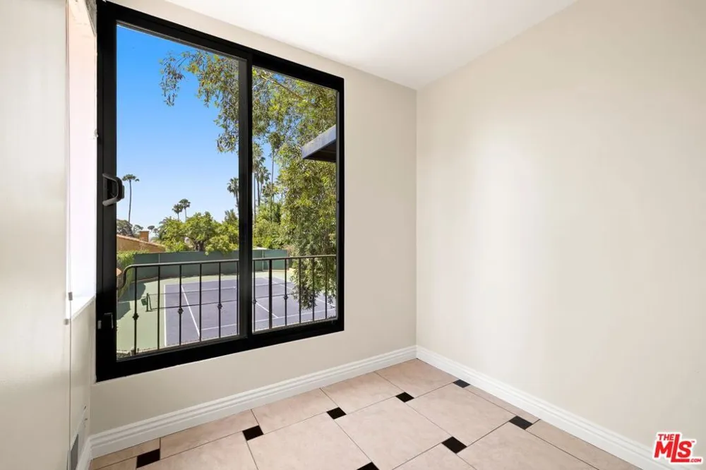 1121 La Collina Drive Beverly Hills, CA 90210