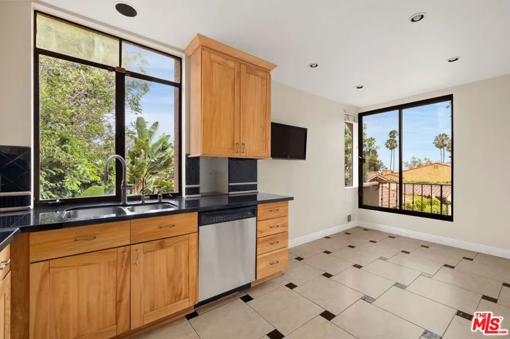 1121 La Collina Drive Beverly Hills, CA 90210