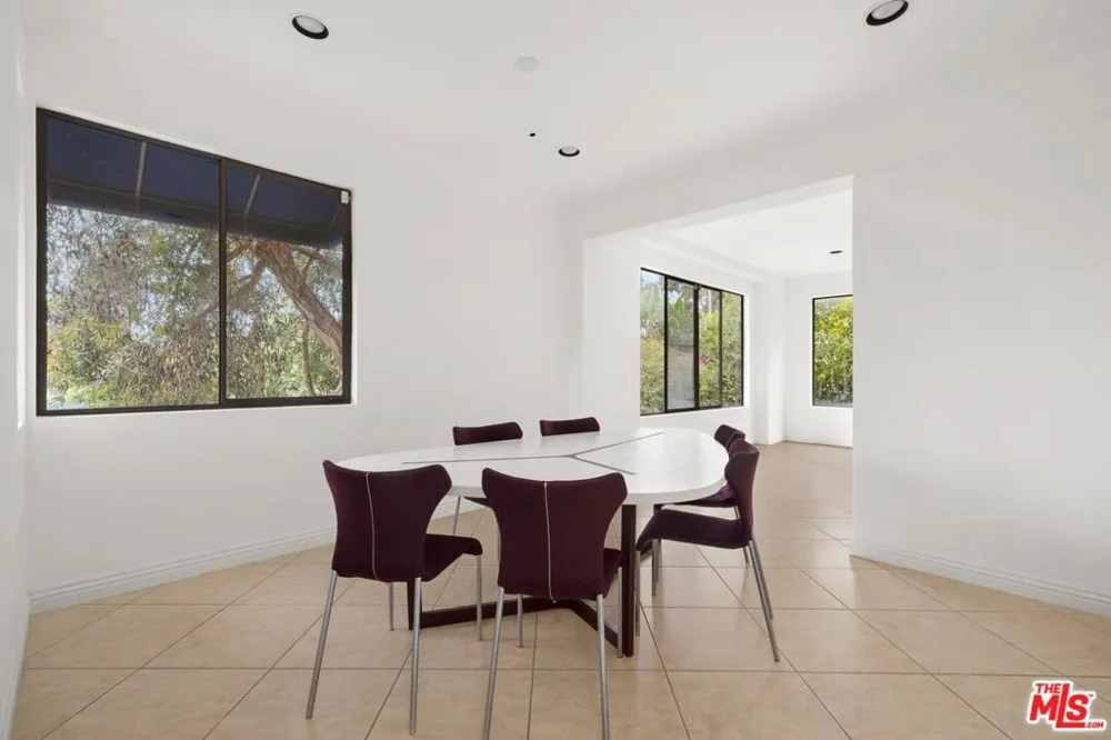 1121 La Collina Drive Beverly Hills, CA 90210