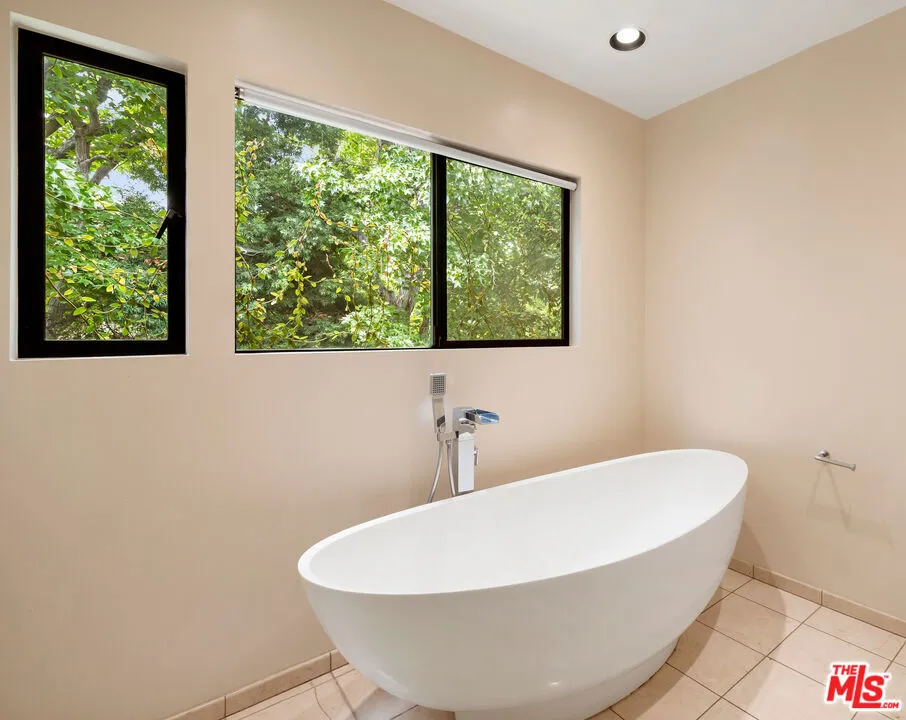1121 La Collina Drive Beverly Hills, CA 90210
