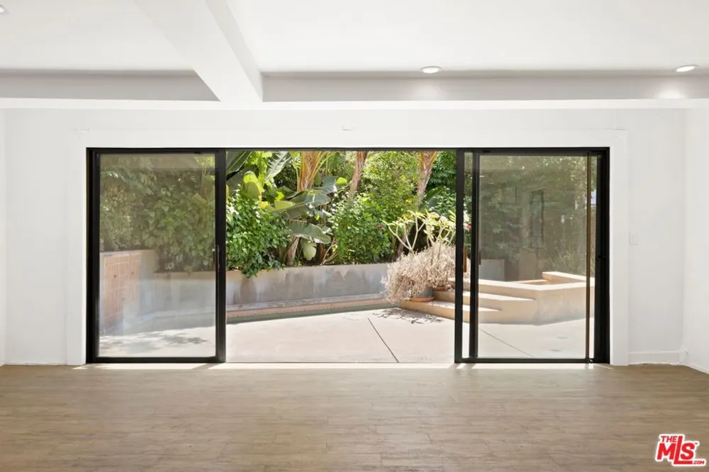 1121 La Collina Drive Beverly Hills, CA 90210