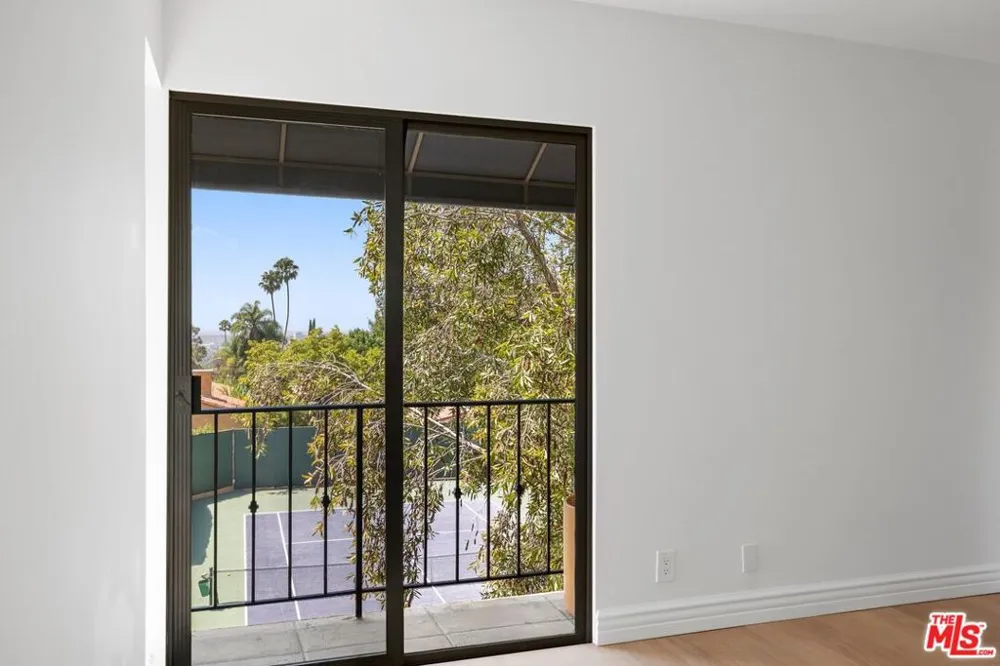1121 La Collina Drive Beverly Hills, CA 90210