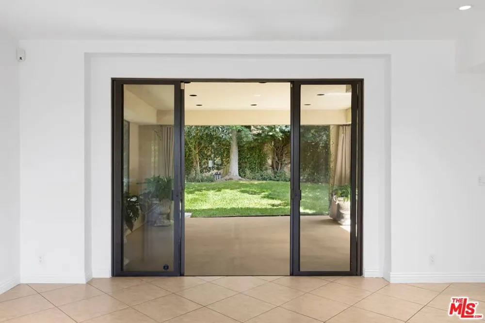 1121 La Collina Drive Beverly Hills, CA 90210