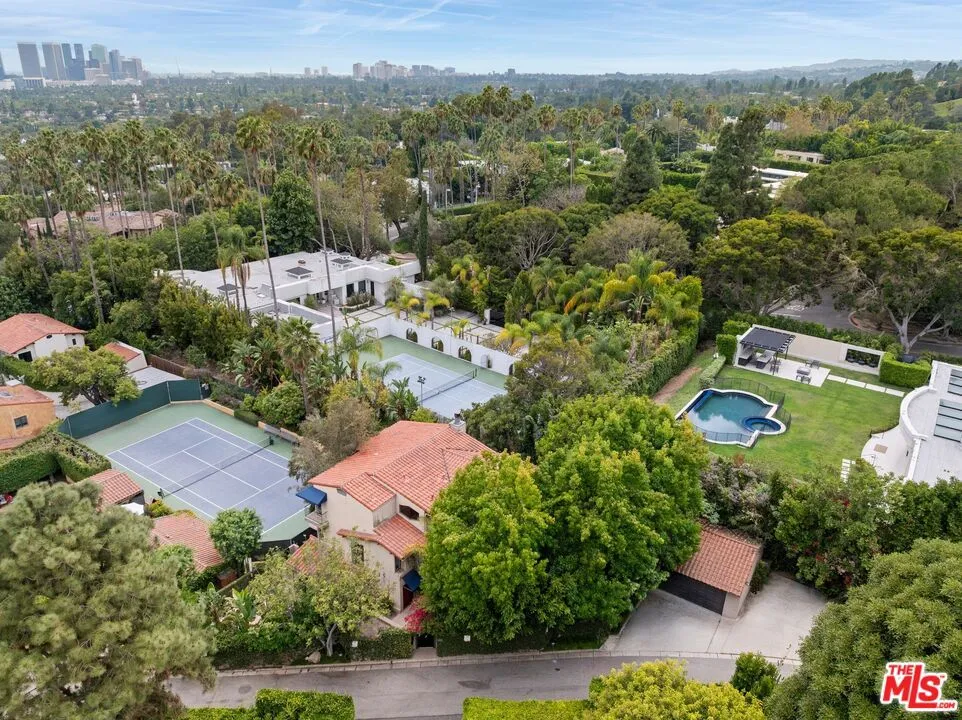 1121 La Collina Drive Beverly Hills, CA 90210