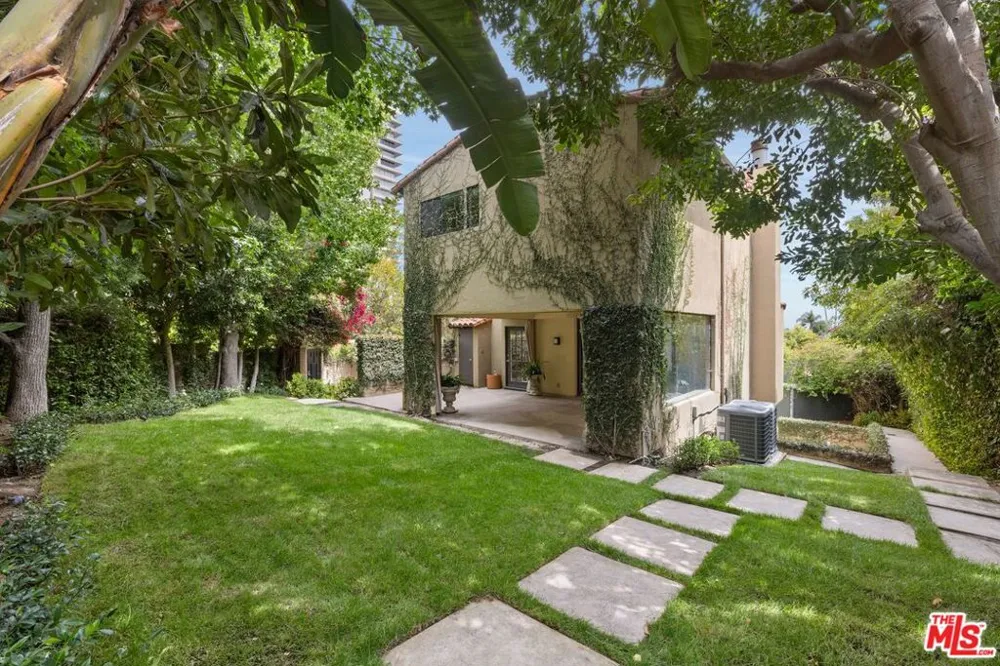 1121 La Collina Drive Beverly Hills, CA 90210