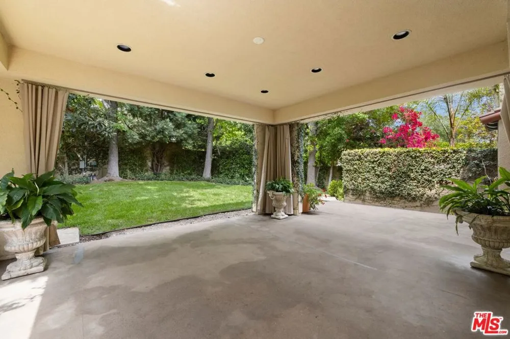 1121 La Collina Drive Beverly Hills, CA 90210