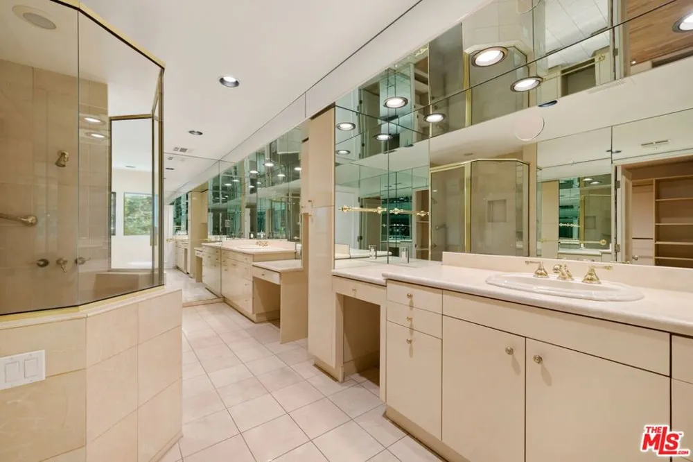 1121 La Collina Drive Beverly Hills, CA 90210