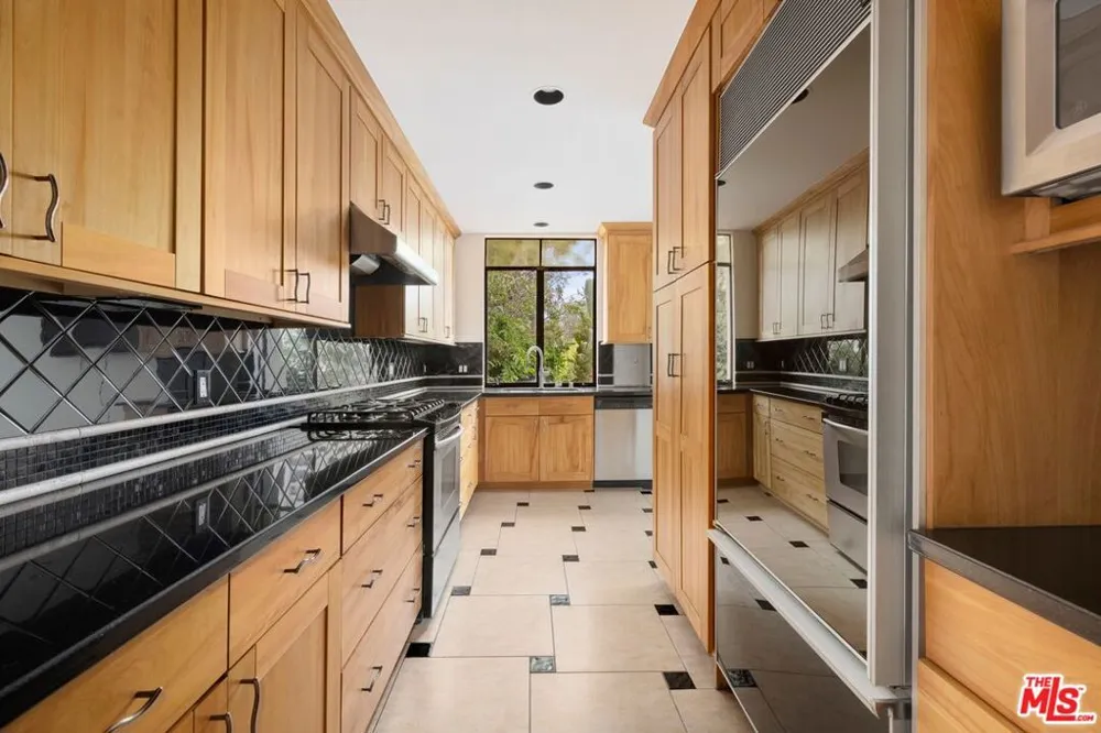 1121 La Collina Drive Beverly Hills, CA 90210