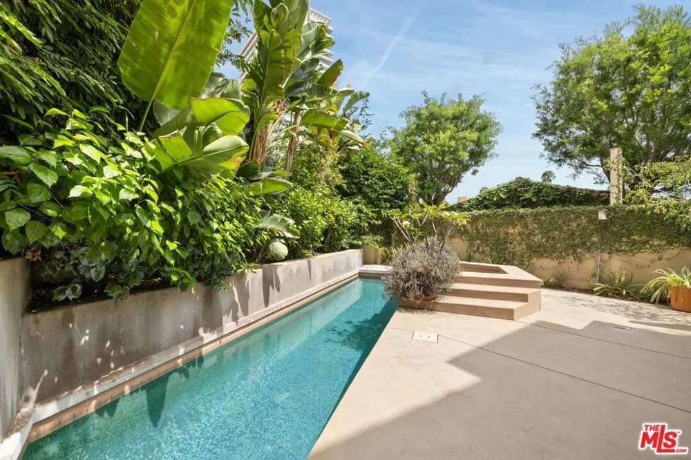 1121 La Collina Drive Beverly Hills, CA 90210