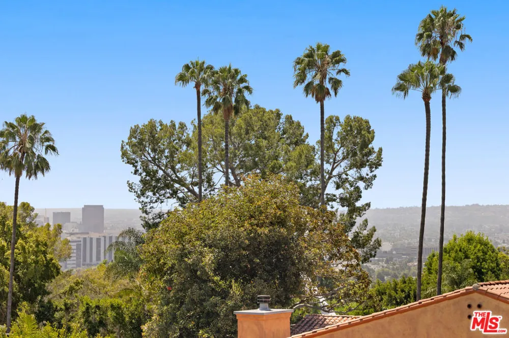 1121 La Collina Drive Beverly Hills, CA 90210