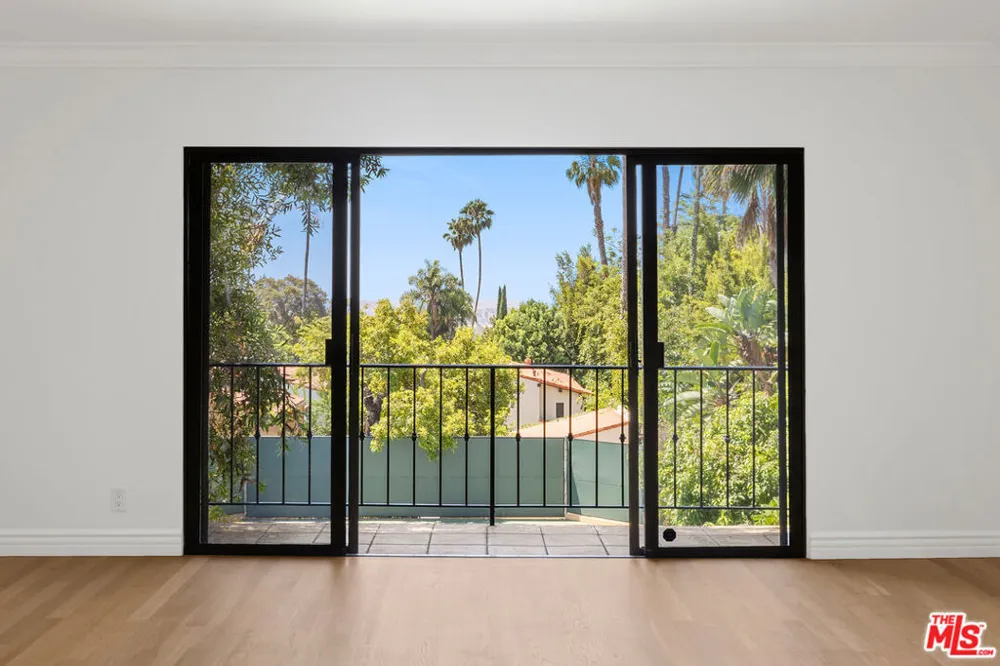 1121 La Collina Drive Beverly Hills, CA 90210
