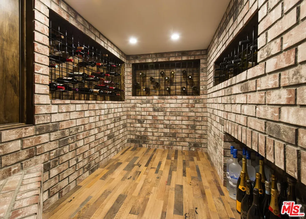 1310 LONDONDERRY PLACE Los Angeles, CA 90069