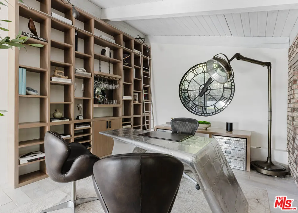 1310 LONDONDERRY PLACE Los Angeles, CA 90069