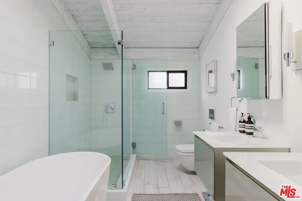 1310 LONDONDERRY PLACE Los Angeles, CA 90069