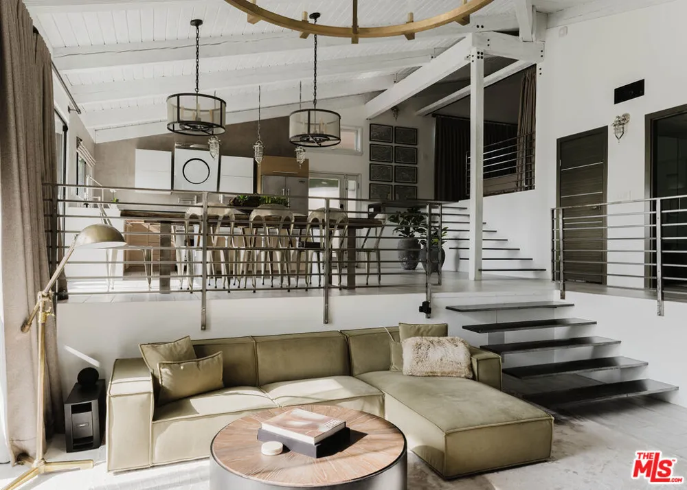 1310 LONDONDERRY PLACE Los Angeles, CA 90069