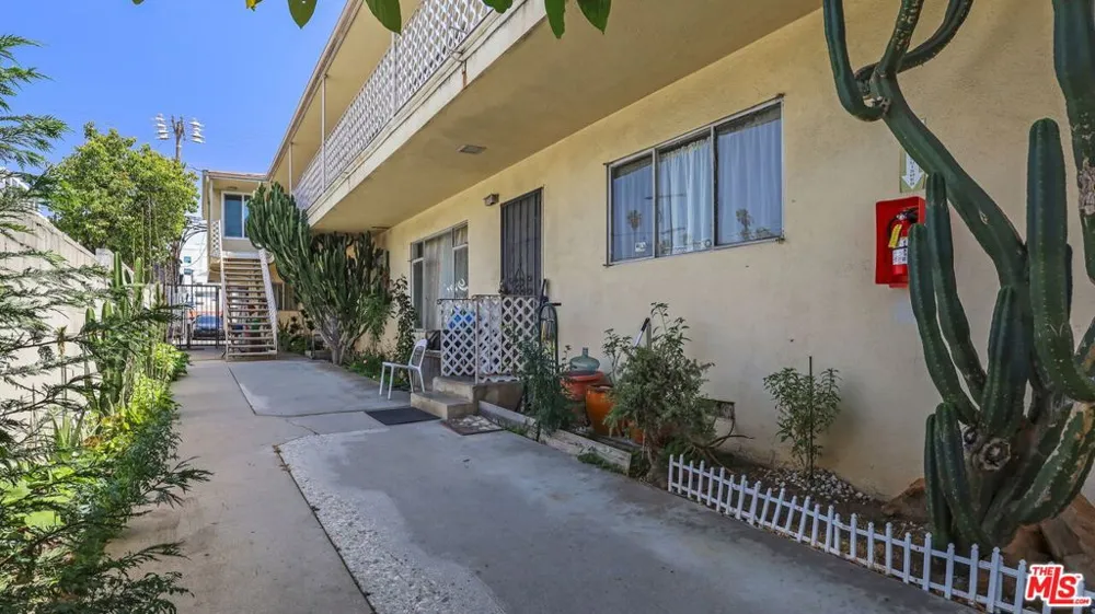 1413 18th Street #D Santa Monica, CA 90404