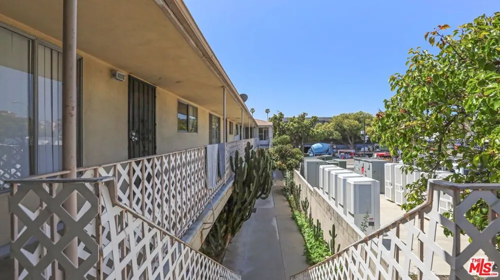 1413 18th Street #D Santa Monica, CA 90404
