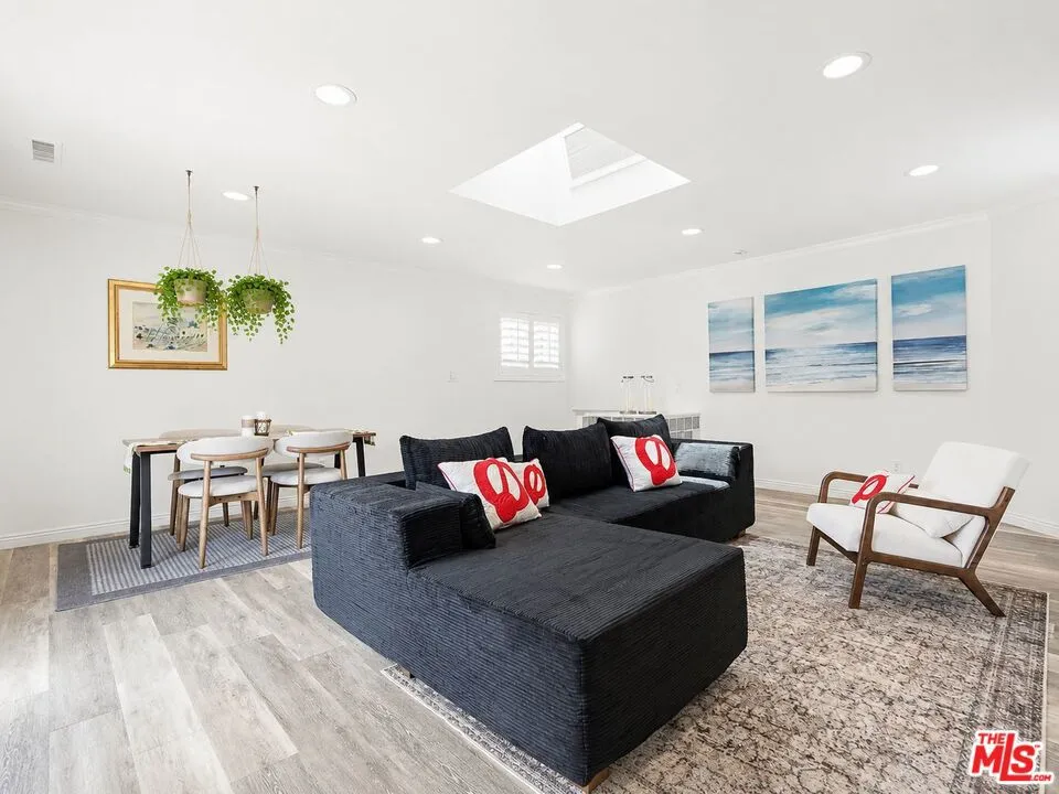 1633 Van Horne Lane Redondo Beach, CA 90278