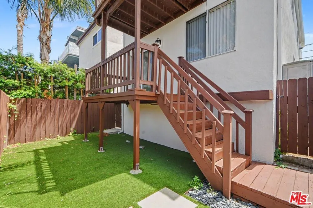 1633 Van Horne Lane Redondo Beach, CA 90278