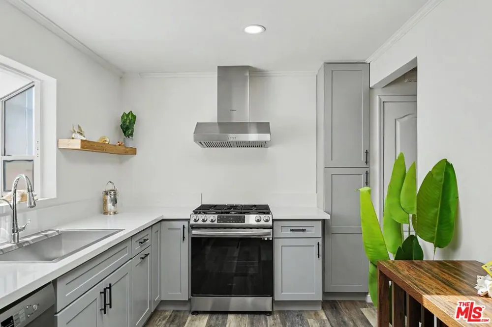 1633 Van Horne Lane Redondo Beach, CA 90278