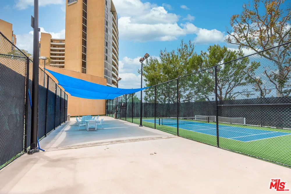 4265 Marina City Drive #415 Marina del Rey, CA 90292