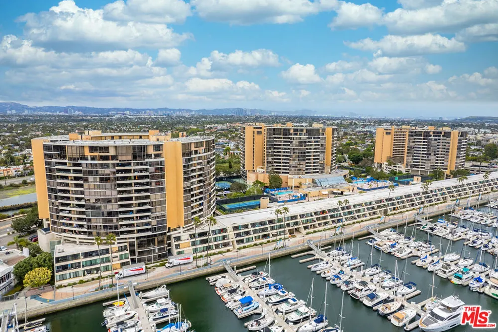4265 Marina City Drive #415 Marina del Rey, CA 90292