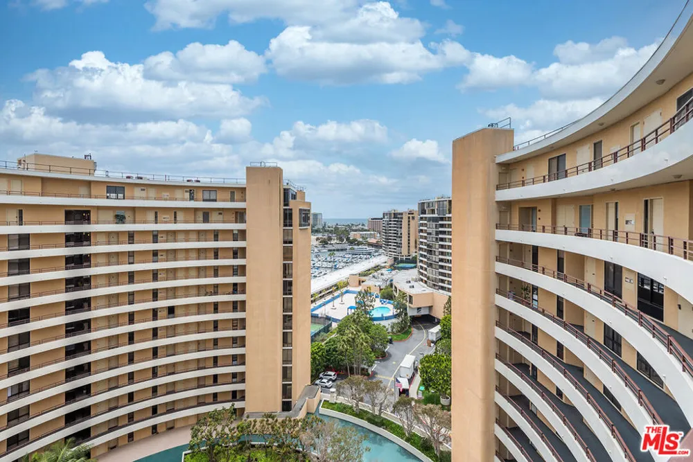 4265 Marina City Drive #415 Marina del Rey, CA 90292