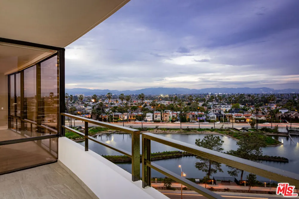 4265 Marina City Drive #415 Marina del Rey, CA 90292