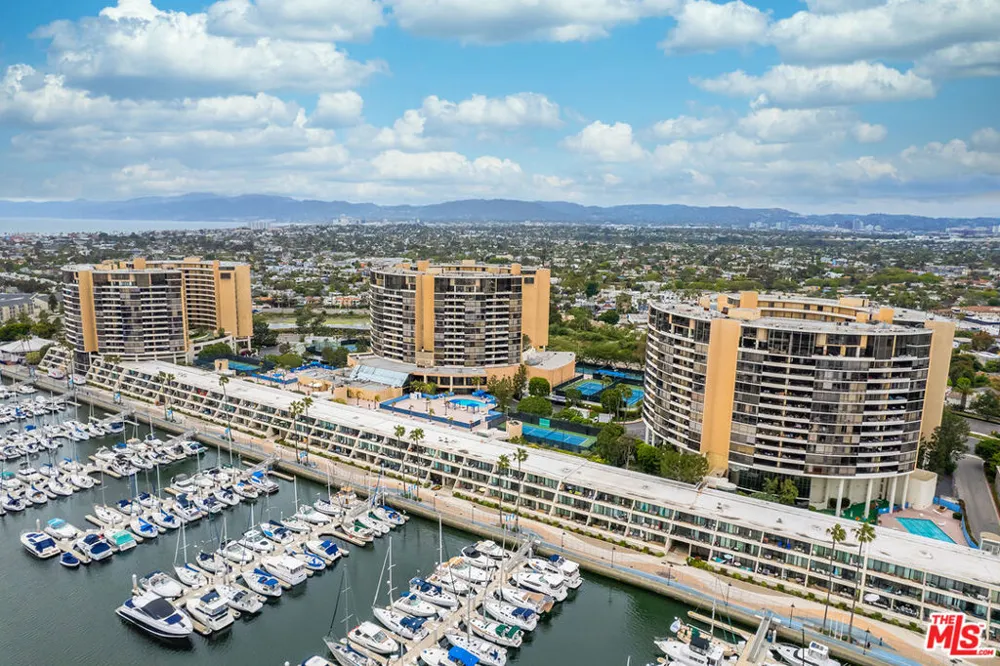 4265 Marina City Drive #415 Marina del Rey, CA 90292