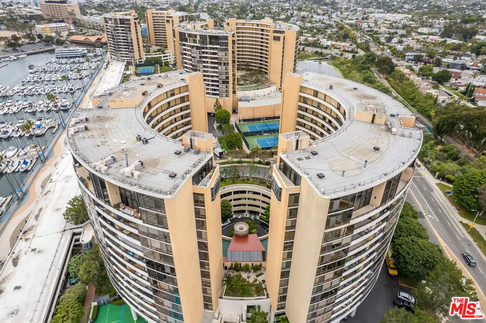 4265 Marina City Drive #415 Marina del Rey, CA 90292