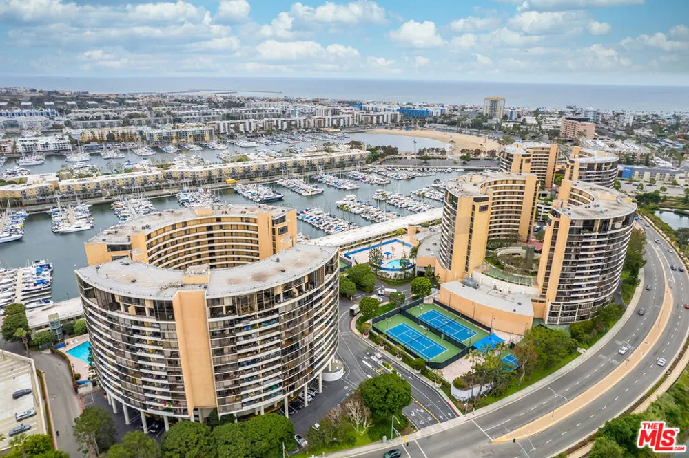 4265 Marina City Drive #415 Marina del Rey, CA 90292