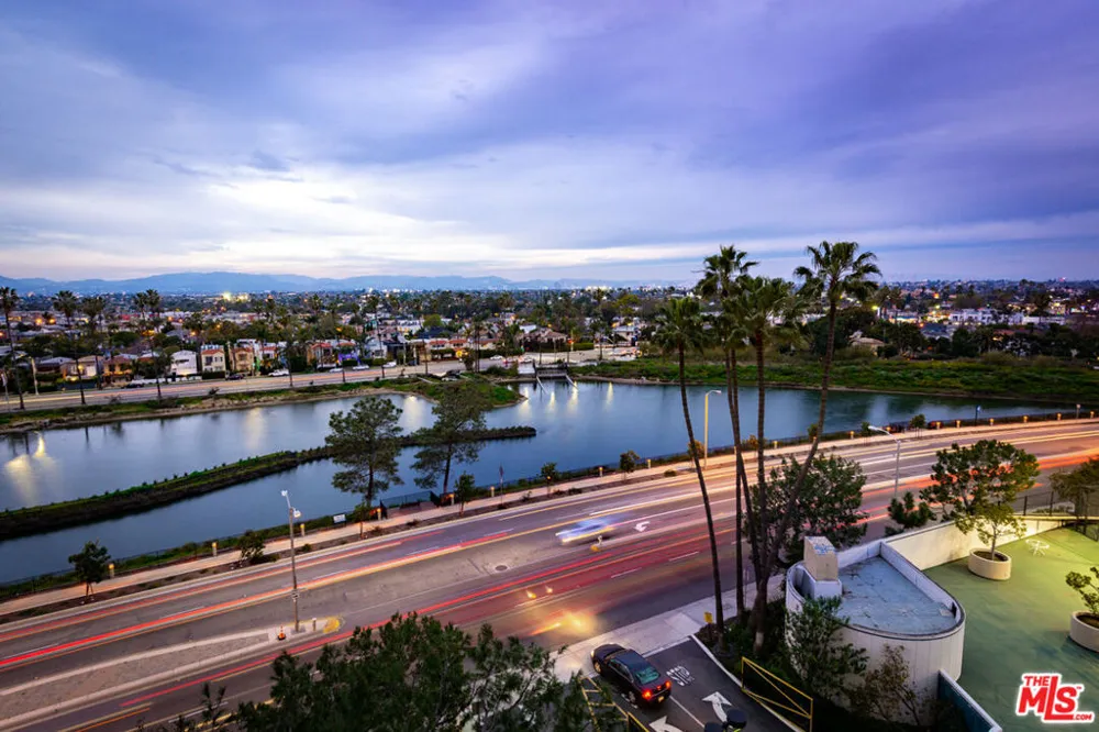 4265 Marina City Drive #415 Marina del Rey, CA 90292