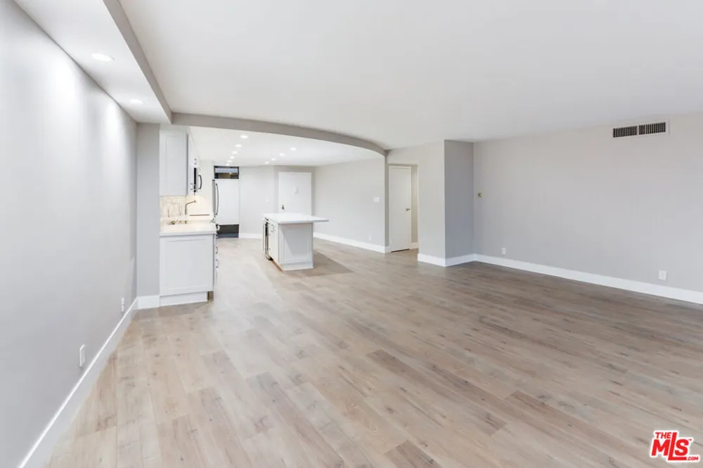 4265 Marina City Drive #415 Marina del Rey, CA 90292