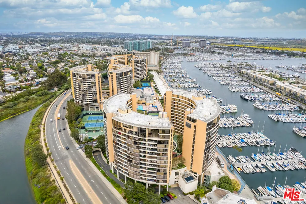 4265 Marina City Drive #415 Marina del Rey, CA 90292