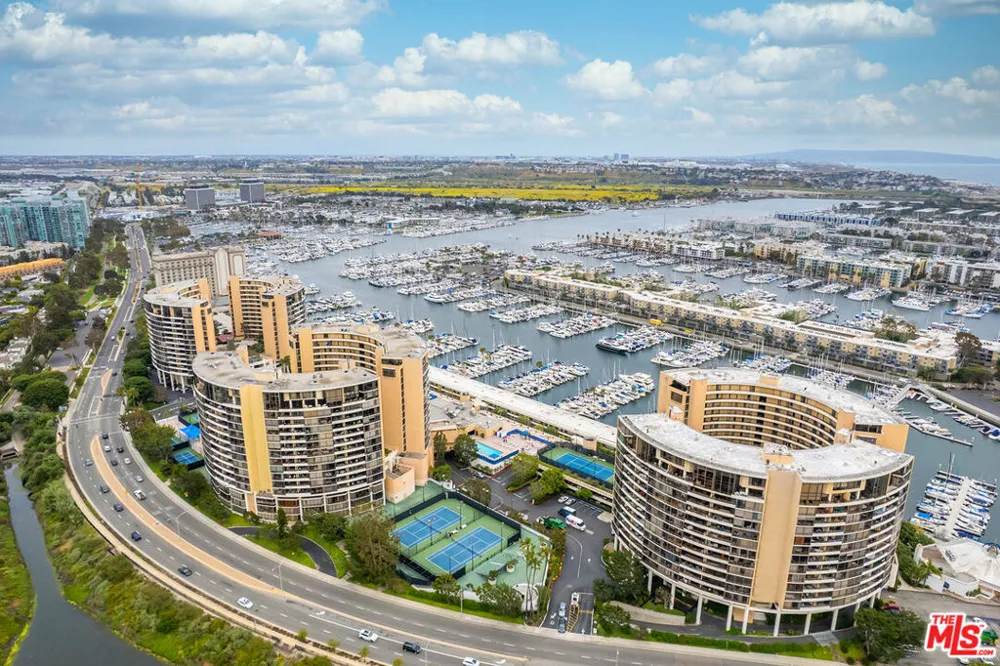 4265 Marina City Drive #415 Marina del Rey, CA 90292