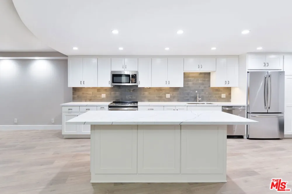 4265 Marina City Drive #415 Marina del Rey, CA 90292