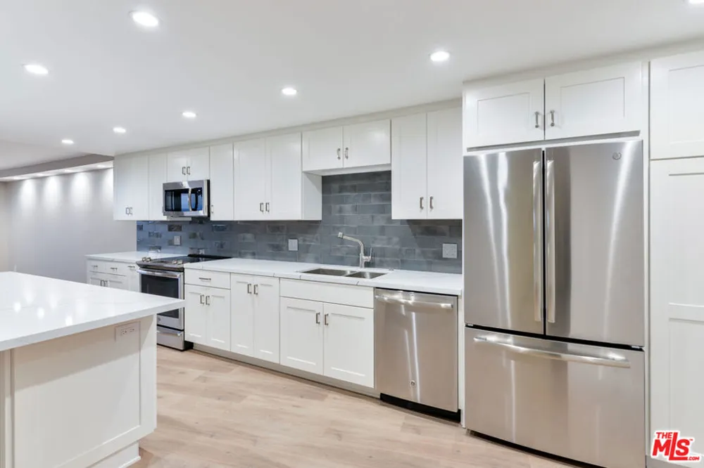 4265 Marina City Drive #415 Marina del Rey, CA 90292