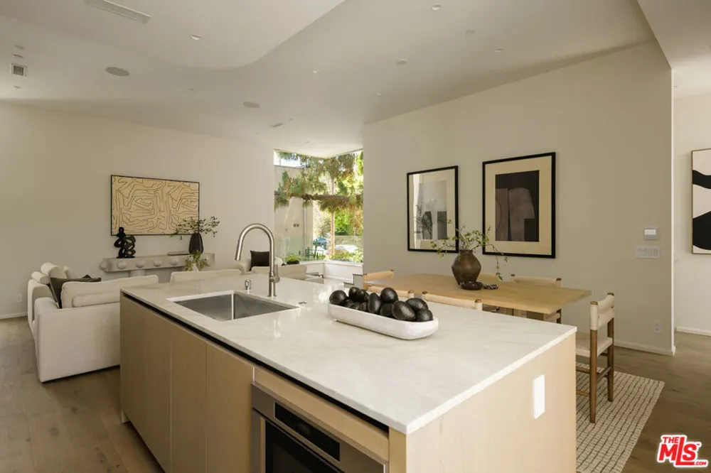 1125 Sanborn Avenue Los Angeles, CA 90029