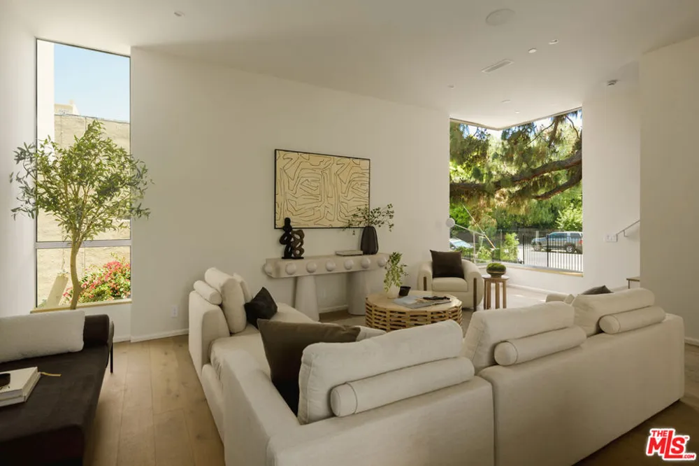 1125 Sanborn Avenue Los Angeles, CA 90029