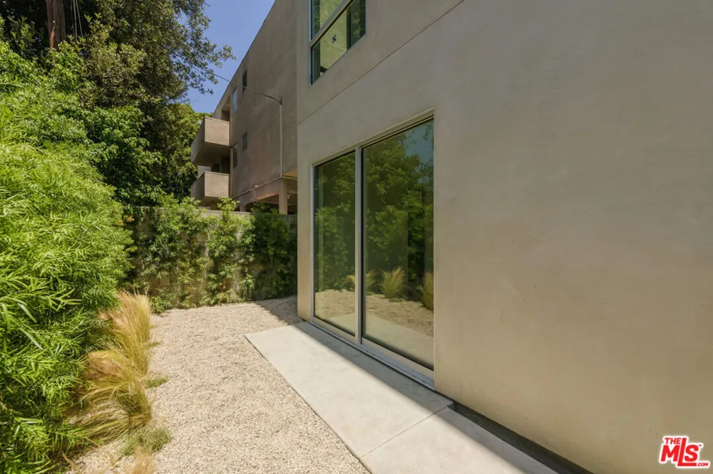 1125 Sanborn Avenue Los Angeles, CA 90029