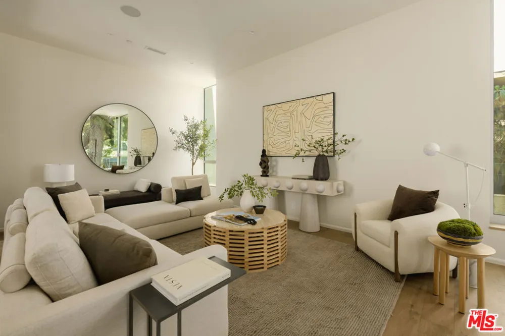 1125 Sanborn Avenue Los Angeles, CA 90029