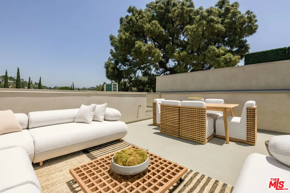 1125 Sanborn Avenue Los Angeles, CA 90029