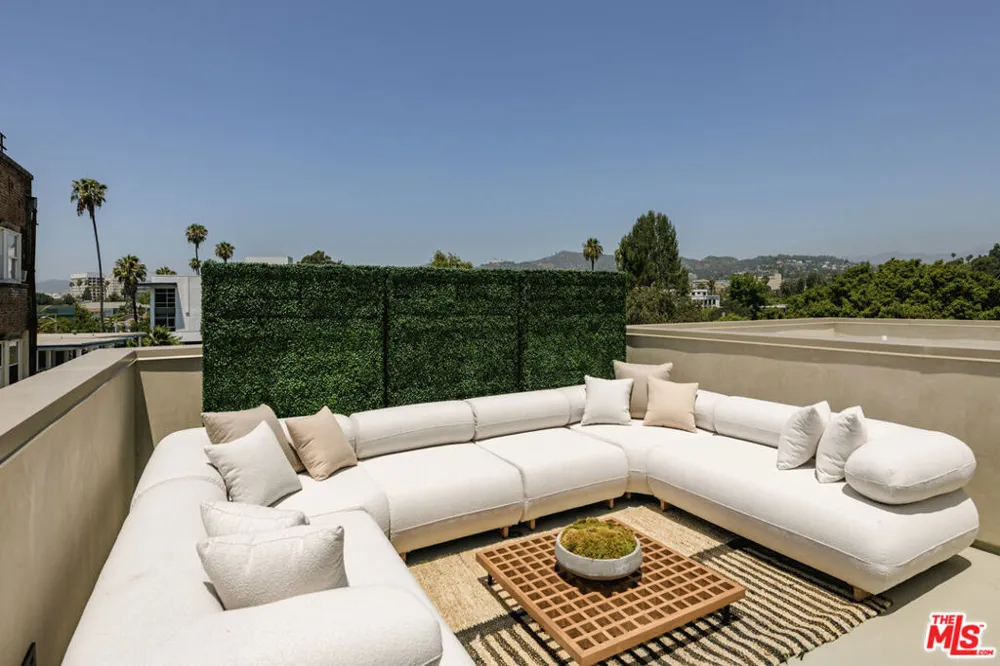 1125 Sanborn Avenue Los Angeles, CA 90029